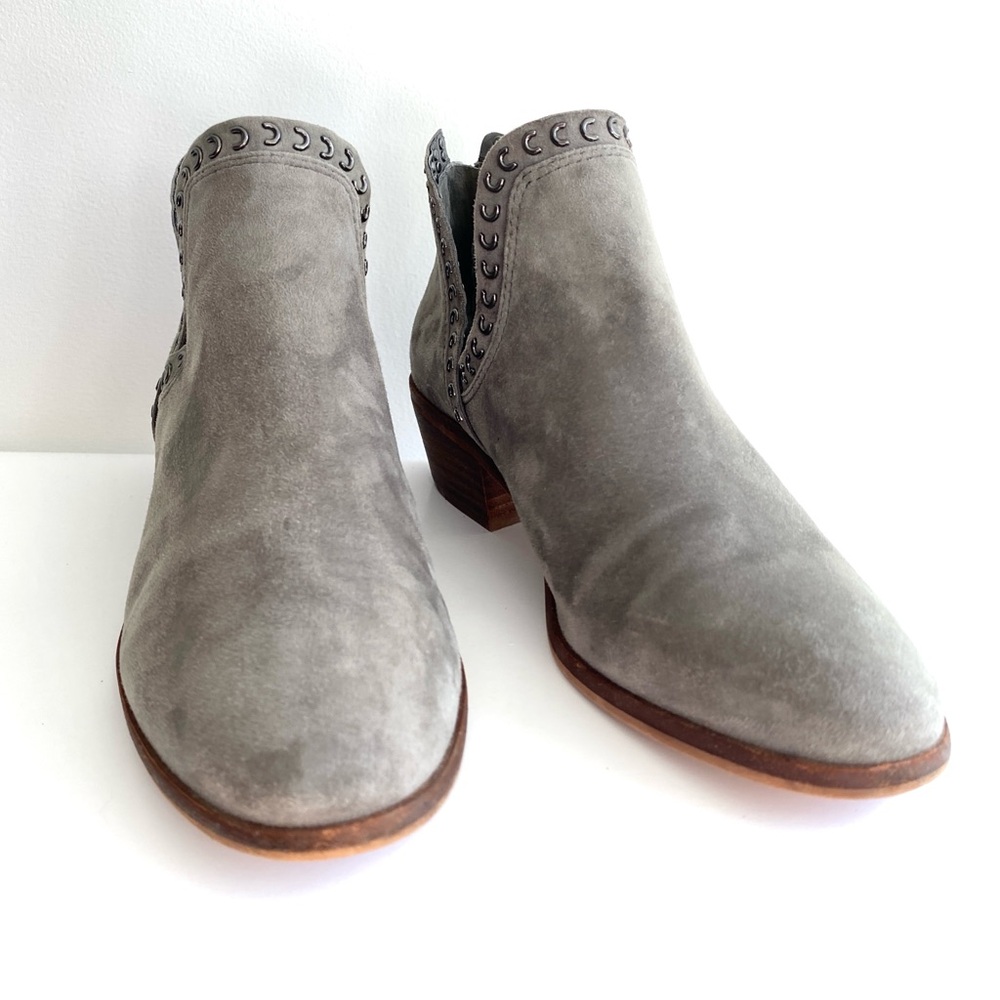 Vince Camuto Gray Suede Prafinta Ankle Boots Back Zip Stacked Heel Size 8